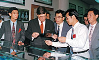 Mr.Jim Sasse r (then the Ambass ador of the United States in China) visited Jiya